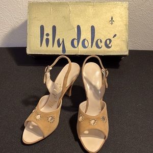 Very rare vintage NWOT Lily Dolcé sand, suede, slingback pumps